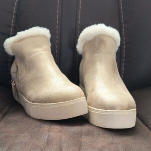 NYC  J/Slides Tan Platform Winter Boots/Sneakers with White Fur